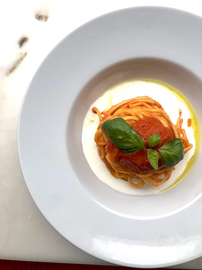 spaghetti tomato burrata